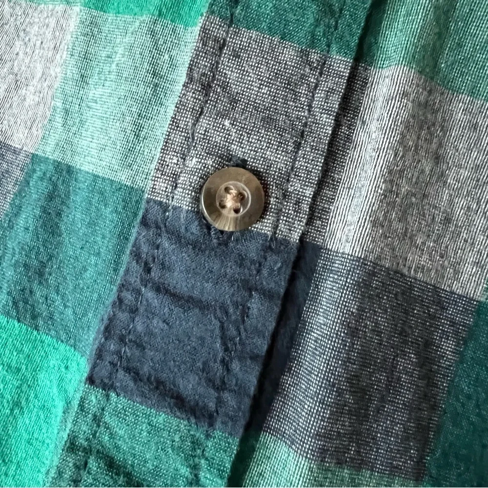 Hollister Plaid Poplin Long Sleeve Button Down Shirt - Picture 9 of 14